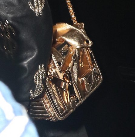 Madonna 18 yaşlı qız imicində