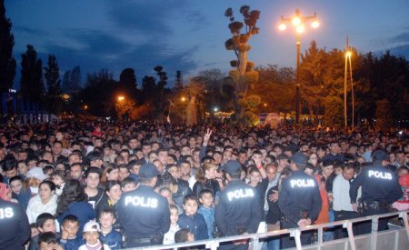 Bakıda möhtəşəm atəşfəşanlıq