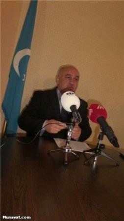 Arif Hacılı iqtidarı və Qubad İbadoğlunu qınadı, qardaşını isə müdafiə etdi