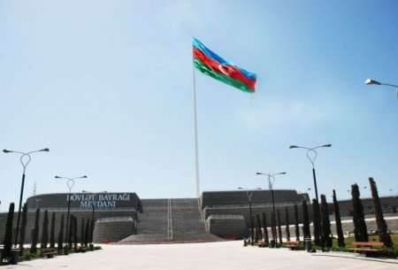 İlham Əliyev Dövlət Bayrağı Meydanına yeni rəis təyin etdi