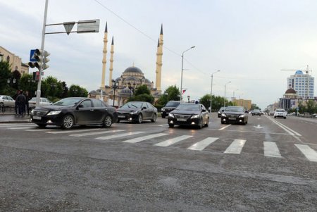 Çeçenistanda toy: Polis rəisi azyaşlı ilə ailə qurdu