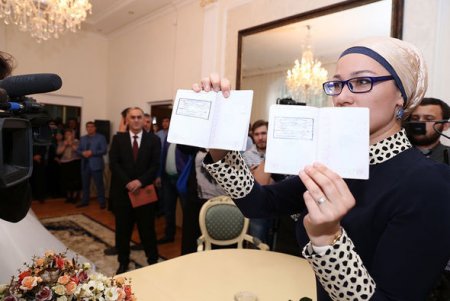 Çeçenistanda toy: Polis rəisi azyaşlı ilə ailə qurdu