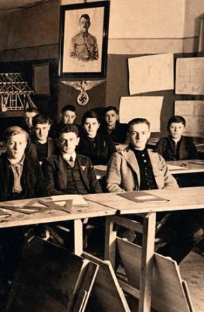 Hitlerin 4 yaşlı uşaqla çəkdirdiyi şəklinin sirri açıldı