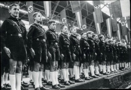Hitlerin 4 yaşlı uşaqla çəkdirdiyi şəklinin sirri açıldı