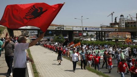 Qaz müharibələri: ABŞ Makedoniyada “rəngli inqilab” başlatdı