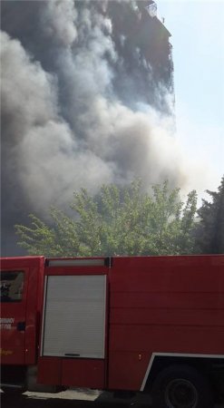 Yanmış binada qalan jurnalistdən xəbər var (YENİLƏNİB)