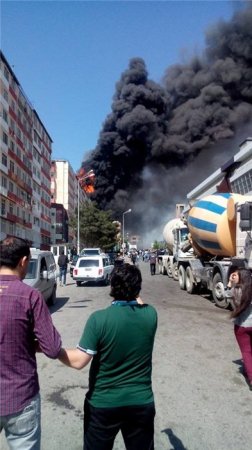 Yanmış binada qalan jurnalistdən xəbər var (YENİLƏNİB)