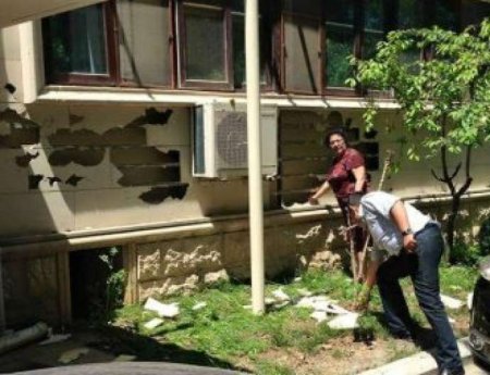 Camaat binalardakı penoplastları sökür