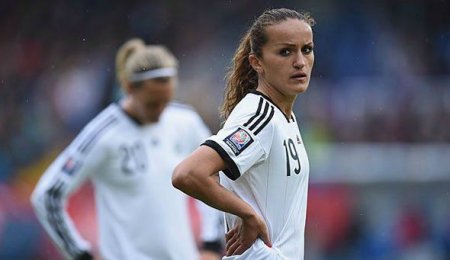 Hamilə futbolçu Çempionlar Liqasının finalında oynadı