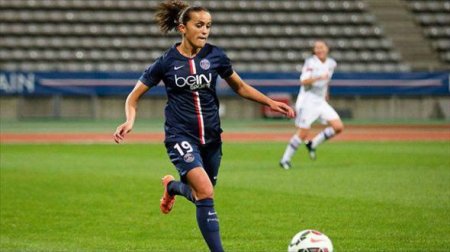 Hamilə futbolçu Çempionlar Liqasının finalında oynadı