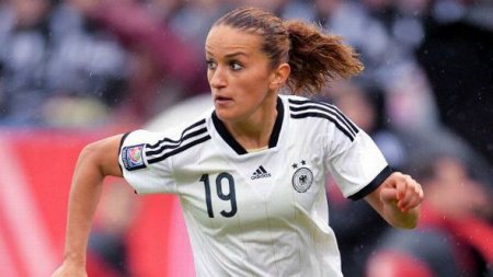 Hamilə futbolçu Çempionlar Liqasının finalında oynadı