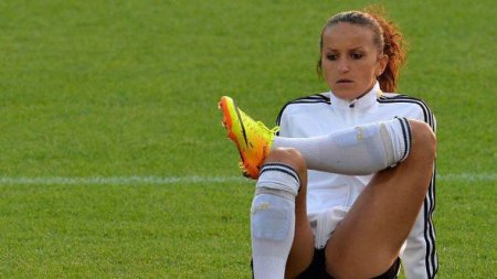 Hamilə futbolçu Çempionlar Liqasının finalında oynadı