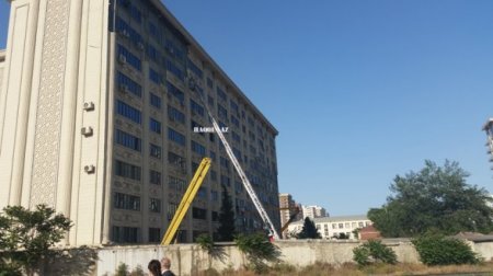 Daha bir məhəllədə üzlüklər sökülür