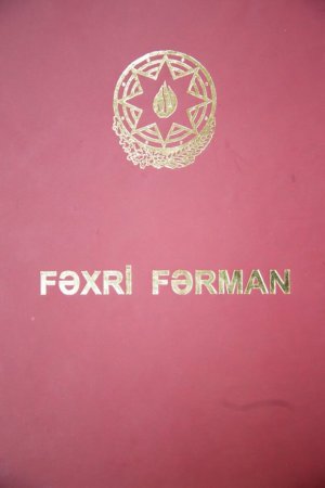 Ramil Usubov bu qəhrəman polislə və fotoqrafla görüşdü