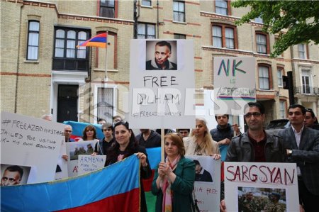 Azərbaycanlılar Londonda etiraz aksiyası keçirdi