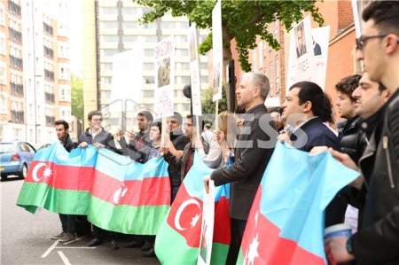 Azərbaycanlılar Londonda etiraz aksiyası keçirdi