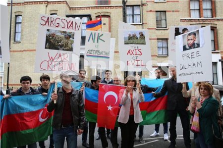 Azərbaycanlılar Londonda etiraz aksiyası keçirdi