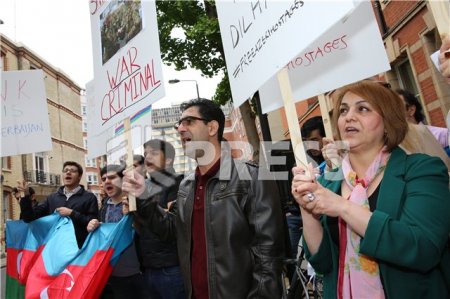 Azərbaycanlılar Londonda etiraz aksiyası keçirdi