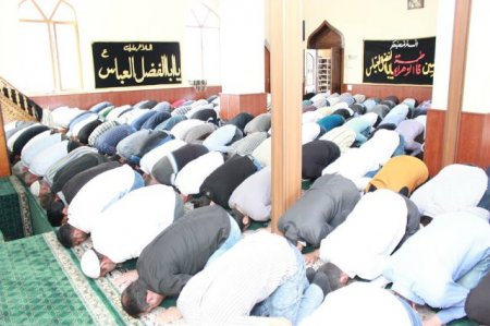 “Allah səbr edənlərlədir”