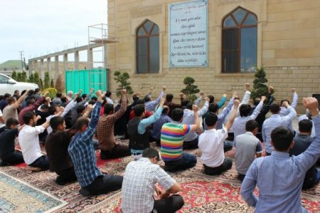 “Allah səbr edənlərlədir”
