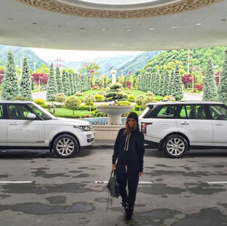 Kim Kardaşyanın ən yaxın rəfiqəsi Qəbələdə