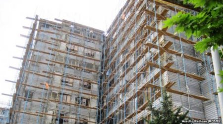 Bir çəkiclə sökülüb zibilliyə atılan on milyonlar... Bir çəkiclə sökülüb zibilliyə atılan on milyonlar...