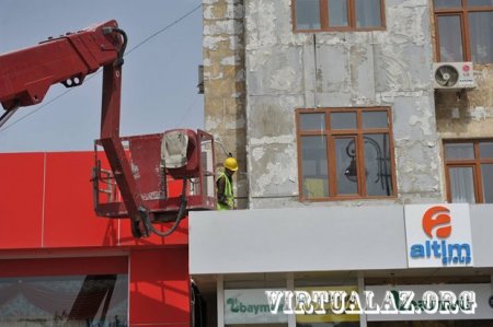 Bir çəkiclə sökülüb zibilliyə atılan on milyonlar...