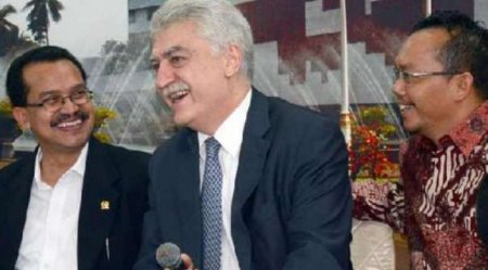 Tamerlan Qarayev 2,43 milyard dollarla qane olmur...