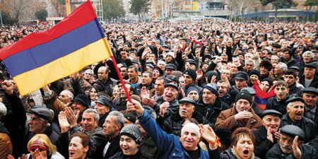 Ermənistanda böyük qiyam başlayır