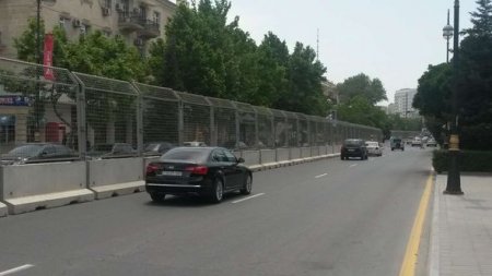 Bakı yollarında dəmir-beton çəpərlər çəkilir