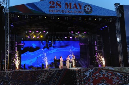Bakıda möhtəşəm atəşfəşanlıq