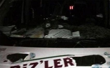 Siyasi partiya maşınına silahlı hücum, ölən var