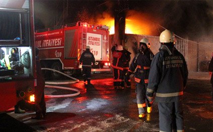 İstanbulda fabrikdə yanğın baş verib