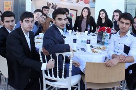 İlham Əliyevin oğlu əlaçı oldu İlham Əliyevin oğlu əlaçı oldu
