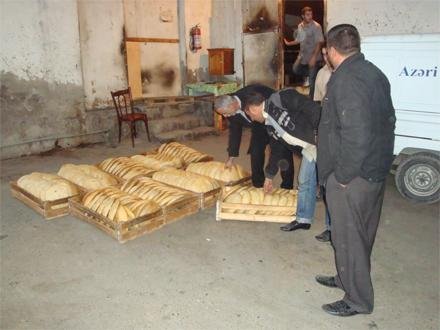 Çirkli baqajlarda, kirli əllərdə daşınan çörəklər...