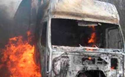Şəmkirdə “Kamaz”, Yevlaxda “Mercedes” yandı
