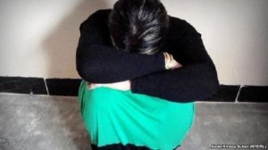 “Bizi zorlayır, sonra da başqalarına ötürürdülər...”