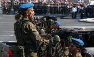İrəvanda üsyan: xalq Sərkisyanın iqamətgahına hücum edir, polis atəş açmağa hazırdır