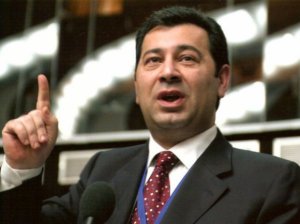 AŞ PA-nın vitse-prezidenti azərbaycanlıları inqilaba çağırdı