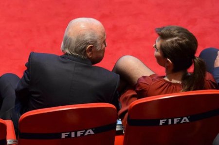 Blatter erməni sevgilisinə görə istefa verdi
