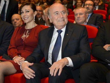 Blatter erməni sevgilisinə görə istefa verdi