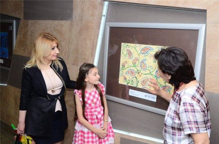 Bakı metrosunda kreativ sərgi