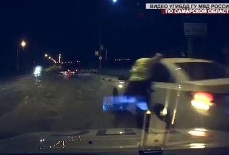Sərxoş azərbaycanlı rus polisini belə “sürüdü”