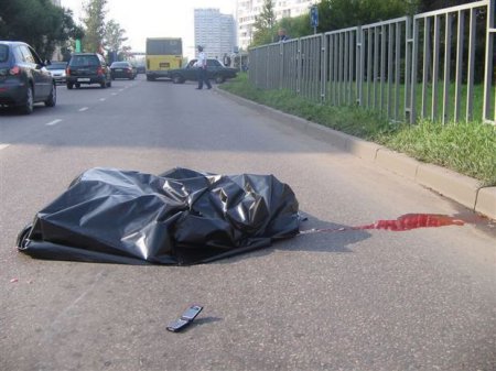 Dəhşətli qəza: “BMW” yolun kənarında dayanan 8 piyadanı vurdu