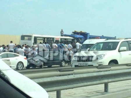 Bakıda dəhşətli qəza: Sərnişin avtobusu "KamAZ"la toqquşdu, ölən var