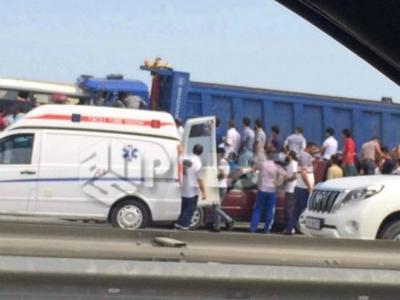 Bakıda dəhşətli qəza: Sərnişin avtobusu "KamAZ"la toqquşdu, ölən var