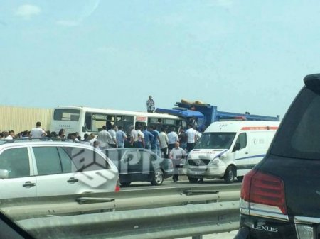Bakıda dəhşətli qəza: Sərnişin avtobusu 