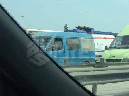 Bakıda dəhşətli qəza: Sərnişin avtobusu "KamAZ"la toqquşdu, ölən var