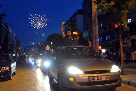 Türkiyədə kürdlər küçələrə axışdı