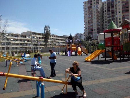 Bakıda pulsuz attraksionlarda pul tələbi